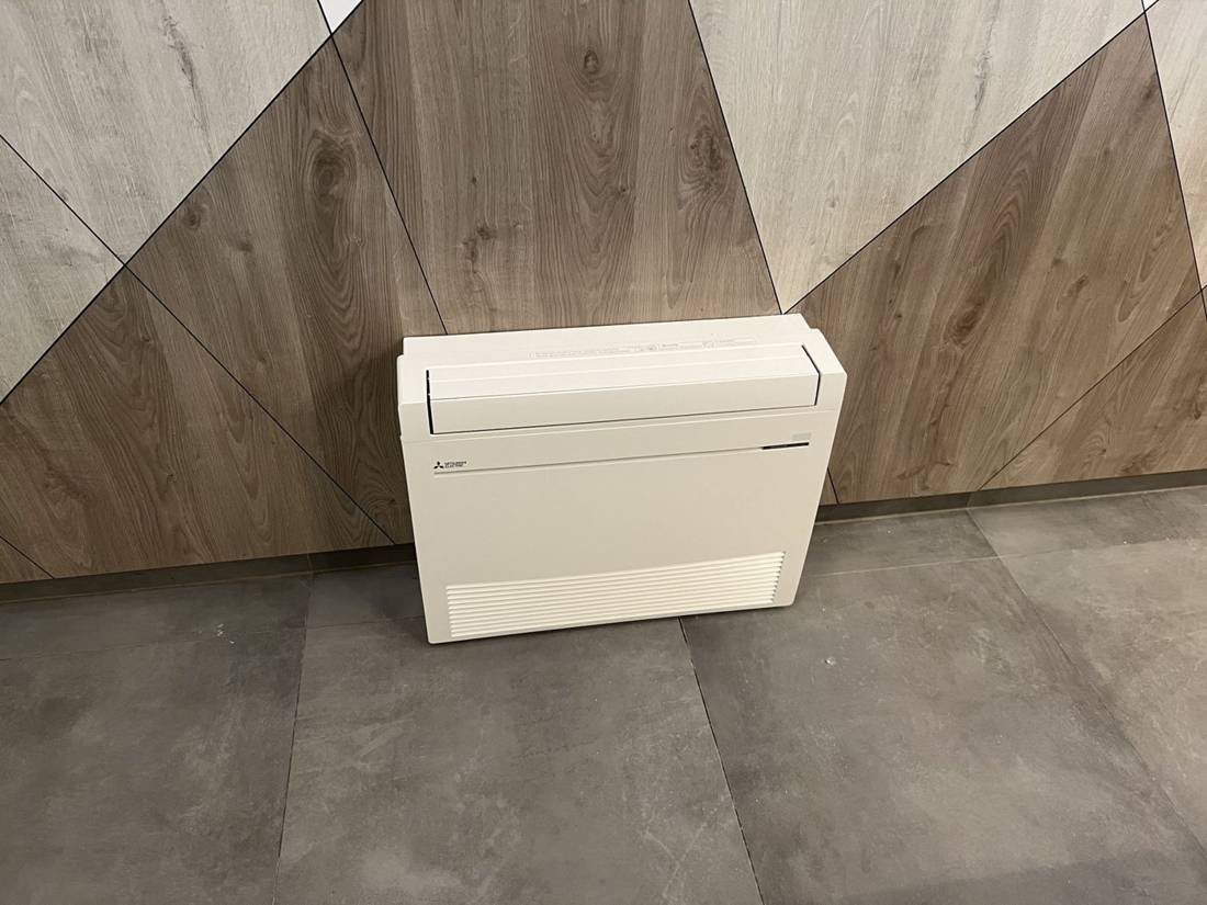 Console Mitsubishi
